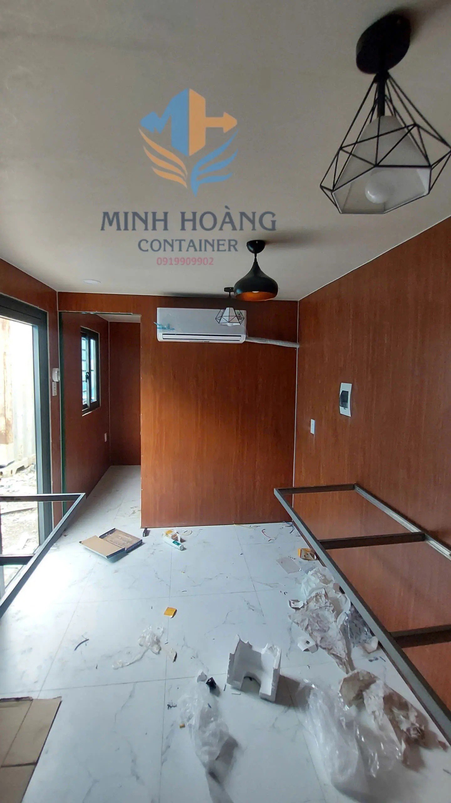 Container Cafe 20 Feet Xanh Lá Chia 2 Phòng Ốp Gỗ Hiện Đại